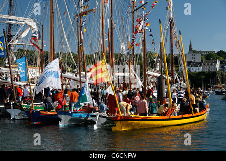 Gigs (Bantry Bay gig) am Dock, der Hafen von Rosmeur festgemacht, maritime Veranstaltung: 'Temps Fête' (Douarnenez, Frankreich). Stockfoto