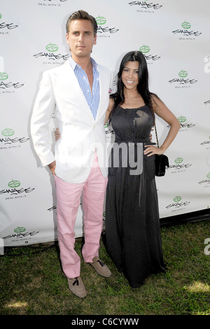 Scott Disick und Kourtney Kardashian Eröffnungstag der Mercedes-Benz Polo Challenge 2010 im Blue Star Jets Field Stockfoto