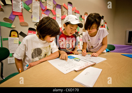 Asiatisch-amerikanische Studenten nehmen an einen Sommer-Programm an der University of California in Irvine zu lernen. Stockfoto