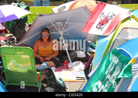 TWILIGHT-FANS beginnen CAMPING für LOS ANGELES PREMIERE eingefleischte TWILIGHT-Fans das Nokia Plaza L.A. Live in Los geworden Stockfoto