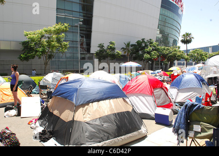 TWILIGHT-FANS beginnen CAMPING für LOS ANGELES PREMIERE eingefleischte TWILIGHT-Fans das Nokia Plaza L.A. Live in Los geworden Stockfoto