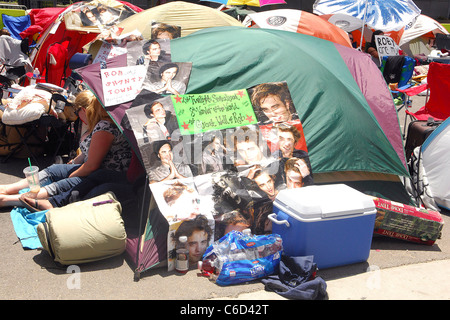 TWILIGHT-FANS beginnen CAMPING für LOS ANGELES PREMIERE eingefleischte TWILIGHT-Fans das Nokia Plaza L.A. Live in Los geworden Stockfoto