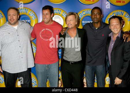 Adam Sandler, Kevin James, Chris Rock, David Spade und Rob Schneider-New-York-premiere von "Grown Ups" im Ziegfeld Theatre- Stockfoto