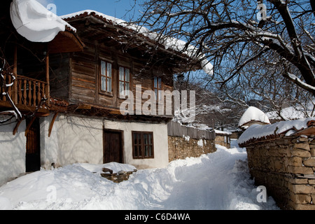 Zheravna im winter Stockfoto