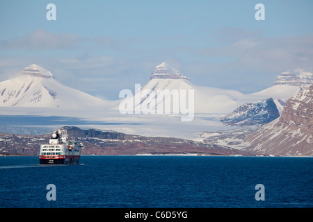 Die Hurtigruten Schiff Fram, in der Nähe von Ny Alesund, Kongsfjords, Svalbard Stockfoto