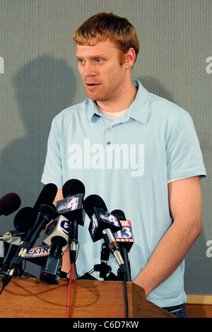 Gary Coleman Schwager Shawn Price spricht während einer Pressekonferenz über den Tod von Gary Coleman in Provo Stockfoto