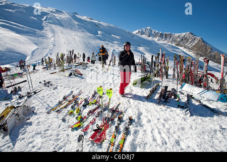 Skifahrer bin Hintertuxer Gletscher, Skifahrer am Hintertuxer Gletscher Stockfoto