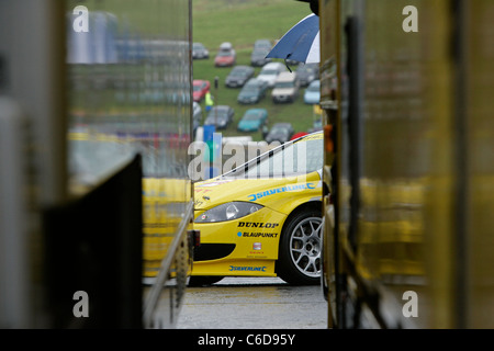 SEAT Tourenwagen im Fahrerlager in Knockhill Racing Circuit, Fife, Schottland Stockfoto