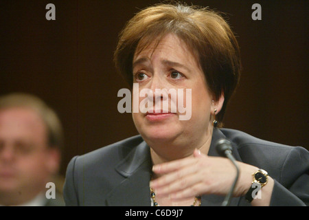 Oberste Gerichtshof nominierte Elena Kagan beantwortet Fragen vor dem Justizausschuss des Senats am zweiten Tag ihrer Konfirmation Stockfoto