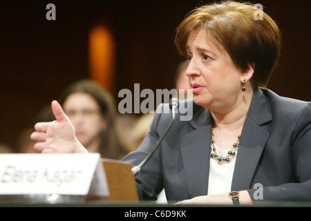 Oberste Gerichtshof nominierte Elena Kagan beantwortet Fragen vor dem Justizausschuss des Senats am zweiten Tag ihrer Konfirmation Stockfoto
