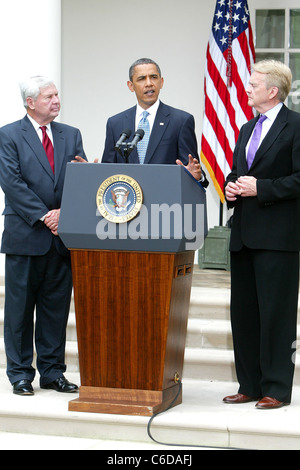 Präsident Barack Obama, begleitet von BP Oil Spill Kommission Ko-Vorsitzenden ehemalige Florida Senator Bob Graham und ehemaligen EPA Stockfoto