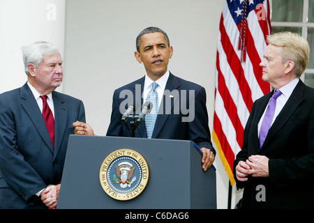 Präsident Barack Obama, begleitet von BP Oil Spill Kommission Ko-Vorsitzenden ehemalige Florida Senator Bob Graham und ehemaligen EPA Stockfoto