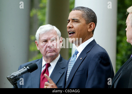 Präsident Barack Obama, begleitet von ehemaligen Florida Senator Bob Graham, enthüllt Zivil- und strafrechtliche Ermittlungen in den Golf Stockfoto