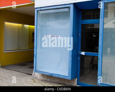 leeren Geschäftslokalen nach Renovierung zu vermieten Stockfoto