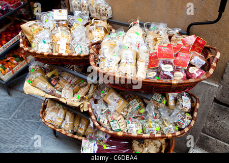 Essen und Pasta, Geschäft in Montepulciano; Siena; Toskana; Italien; Europa Stockfoto