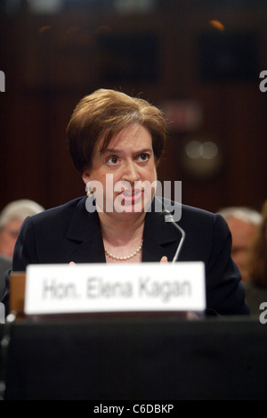 Oberste Gerichtshof nominierte Elena Kagan beantwortet Fragen vor dem Justizausschuss des Senats am dritten Tag ihrer Konfirmation Stockfoto