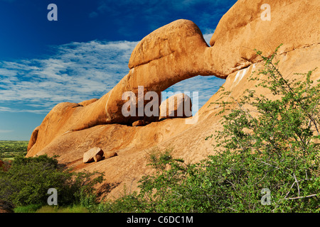 den Bogen am Spitzkoppe, Berglandschaft von Granitfelsen, Matterhorn von Namibia, Namibia, Afrika Stockfoto