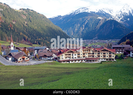 Hotel Kristall, Finkenberg, Zirka 3 km Oberhalb von Mayrhofen, Hotel Kristall, Finkenberg, hinten im Tal, Mayrhofen Stockfoto