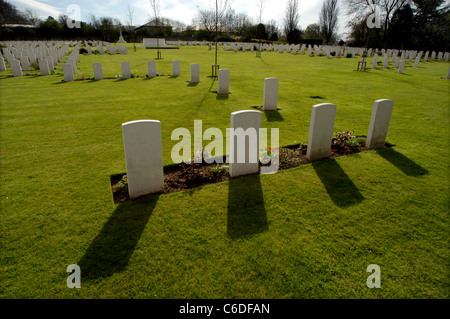 Harrogate (Stonefall) Friedhof, Harrogate, Yorkshire, England. Verwaltet von der Commonwealth War Graves Commission, gefunden. Stockfoto