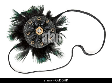 schwarzer Stoffblume mit Kristallen isoliert auf weißem Hintergrund Stockfoto