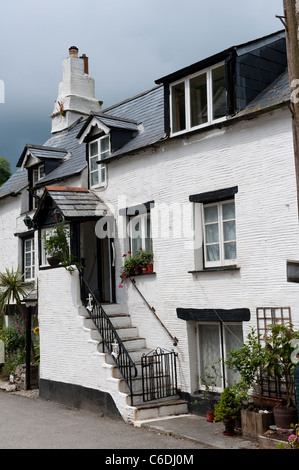 Hübsche Eingang eines Hauses in der Fischerei Dorf Polperro in Cornwall, England Stockfoto