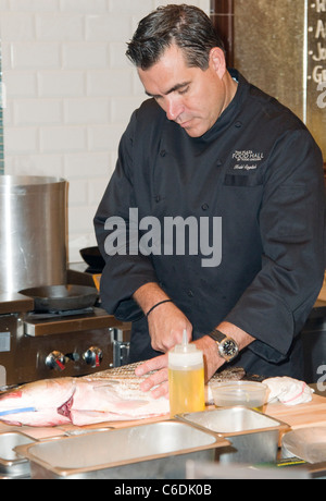 Celebrity Chef Todd English Eröffnungstag des "The Plaza Food Hall von Todd English" inside The Plaza Hotel New York City, USA- Stockfoto