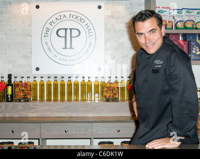 Celebrity Chef Todd English Eröffnungstag des "The Plaza Food Hall von Todd English" inside The Plaza Hotel New York City, USA- Stockfoto