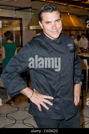 Celebrity Chef Todd English Eröffnungstag des "The Plaza Food Hall von Todd English" inside The Plaza Hotel New York City, USA- Stockfoto