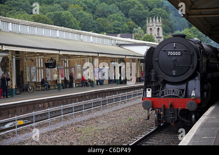 Bath Spa Express Dampfzug zieht in Bath Spa Bahnhof in Bath, Somerset UK im August Stockfoto