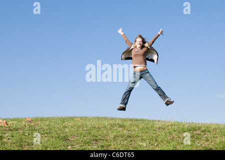 Frau springen vor Freude, Jena, Thüringen, Deutschland Stockfoto