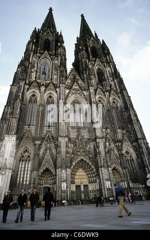 Blick auf den Kölner Dom (Dom) in der deutschen Stadt Köln. Stockfoto