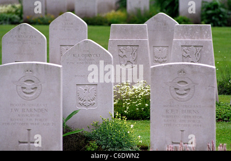 Reichswald Forest War Cemetery, Kleve in der Bundesrepublik Deutschland in der Nähe der niederländischen Grenze. Verwaltet von der Commonwealth War Graves Commission Stockfoto