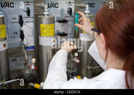 Chemie-Laborantin, Mülheim ein der Ruhr, Deutschland Stockfoto