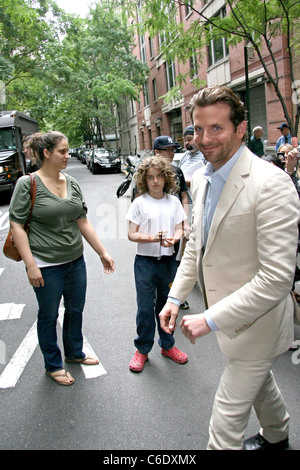 Bradley Cooper prominente außerhalb der ABC Studios für einen Auftritt in "Live with Regis and Kelly" New York City, USA - 09.06.10 Stockfoto