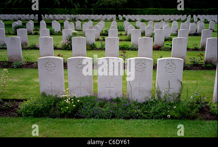 Reichswald Forest War Cemetery, Kleve in der Bundesrepublik Deutschland in der Nähe der niederländischen Grenze. Verwaltet von der Commonwealth War Graves Commission Stockfoto