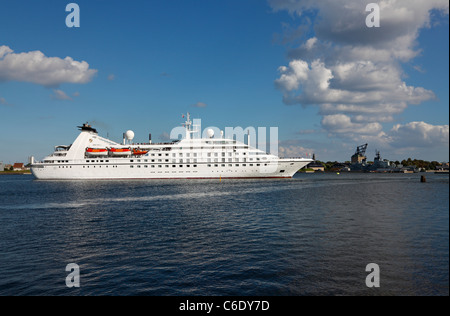 Die MS Seabourn Pride verlassen Hafen von Kopenhagen an einem späten Sommernachmittag für Warnemünde, Deutschland, und die Ostsee Stockfoto