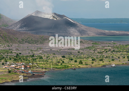 Zuvor war das Gebiet am Fuße des Tavurvur Vulkan Rabaul Flughafen oder Flugplatz vor der Eruption 1994 Stockfoto