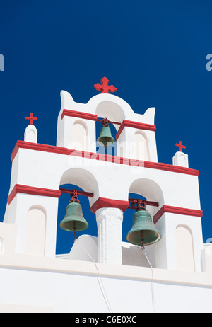 Griechenland, Kykladen, Santorini Oia, Glockenturm der Kirche Stockfoto