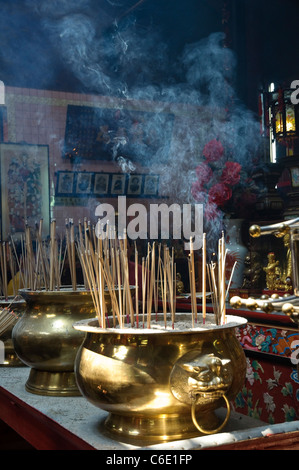 Weihrauch, brennen in der taoistischen Sze Ya Tempel, älteste Tempel in Chinatown, Kuala Lumpur, Malaysia, Südostasien, Asien Stockfoto