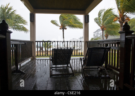 Sonnenterrasse im Regen, Gewitter, Monsun, Laguna Redang Island Resort, Pulau Redang Island, Malaysia, Südostasien, Asien Stockfoto