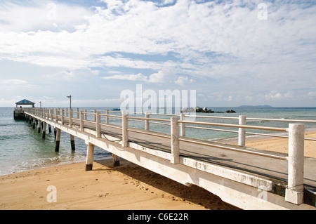 Pier am Strand von Paya, Pulau Tioman Island, Malaysia, Südostasien, Asien Stockfoto