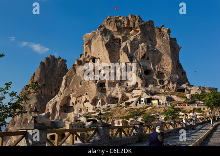 Entfernt alte Höhle Wohnungen und rocken Burg in Uchisar, Kappadokien, Turkeyrock Burg Zitadelle von Uchisar Kappadokien Türkei Stockfoto