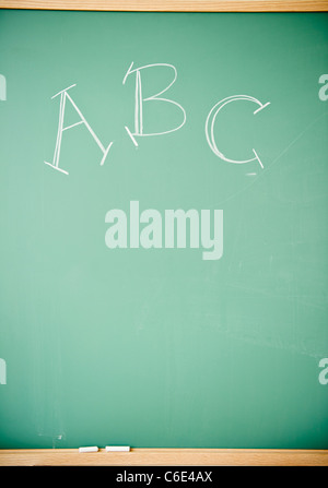Nahaufnahme von Blackboard mit ABC-Buchstaben Stockfoto