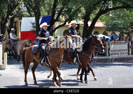 Polizei auf der Parade, Nationalfeiertag der amerikanischen Cowboys, jährliche Cowboy Festival, Schlachthöfe, Fort Worth, Texas, USA Stockfoto