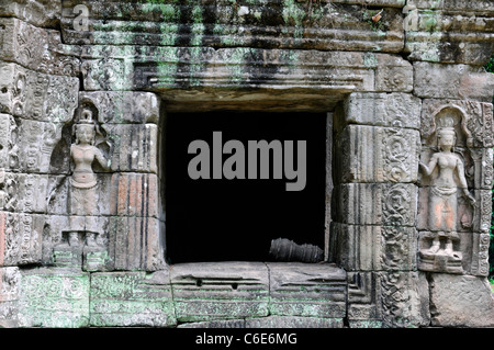 Preah Khan oder Prah Khan Tempel Komplex Ruinen Siem reap Kambodscha gesagt schnitzen Basrelief geschnitzt dekorieren Dekoration Fenster Stockfoto