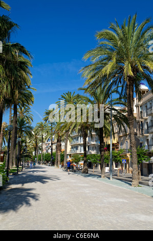 Strandpromenade in Sitges in der Nähe von Barcelona, Spanien Stockfoto