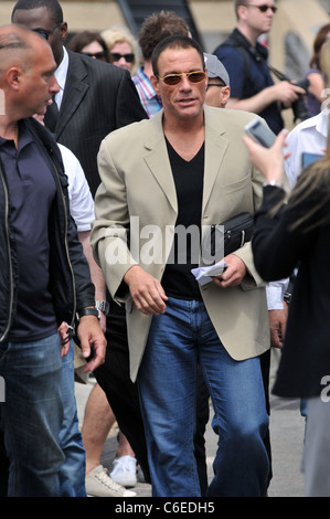 Jean Claude Van Damme kommt im Palais de Festivals während des 2010 Cannes International Film Festival - Tag 1 Cannes, Stockfoto