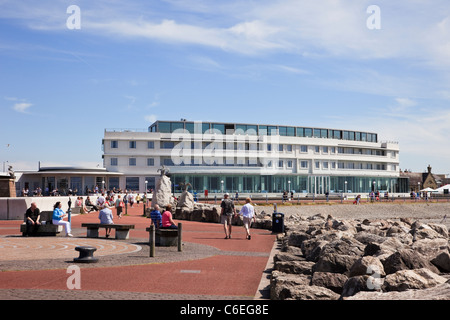 Morecambe, Lancashire, England, UK, Großbritannien, Europa. Art-Deco-Luxus Midland Hotel an der Strandpromenade des Seebades Stockfoto