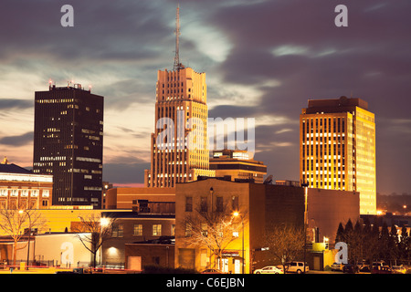 USA, Ohio, Akron, Sonnenuntergang in der Innenstadt von Stockfoto