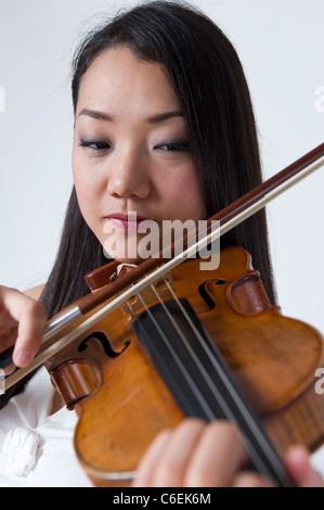 Japanische Frauen, Frau, Geiger, Geigenspieler Stockfoto